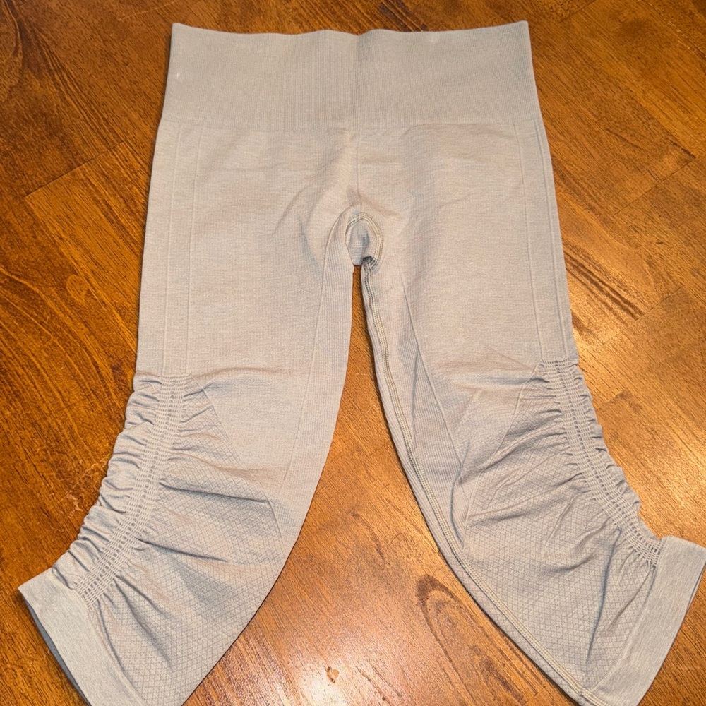 Lululemon Crop size 4